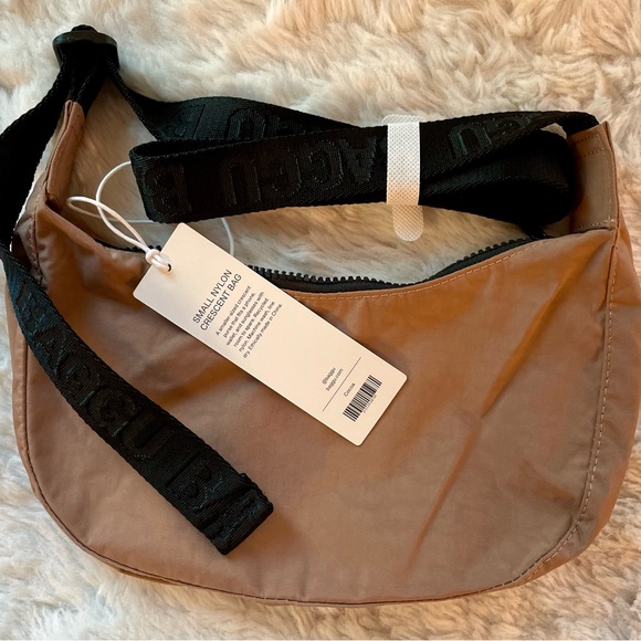 🍂🍁🎃BAGGU Small Crescent Bag in Cocoa with Black Strap 🎃🍁🍂 - Picture 4 of 7